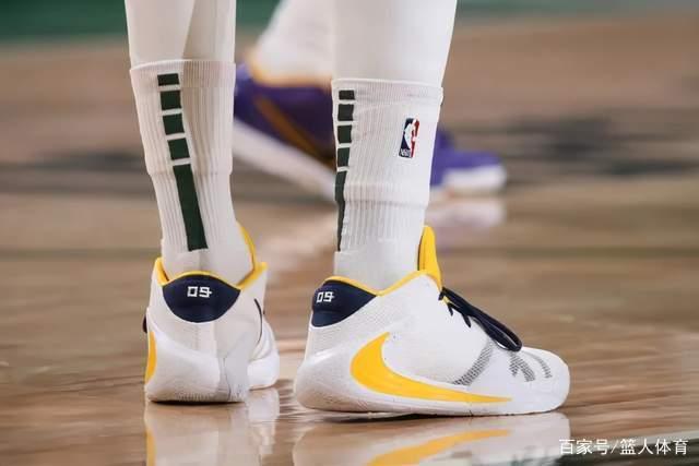 利拉德37+12雄鹿豪取5连胜 公牛送奇才12连败