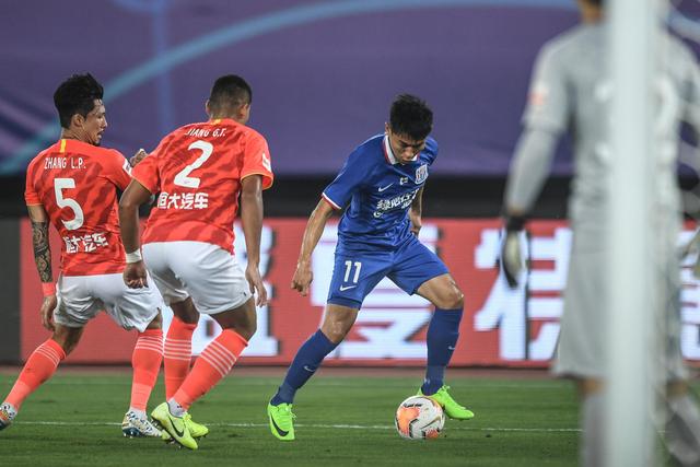 黄荣奇20分广东胜吉林 孙铭徽21分广厦负山西